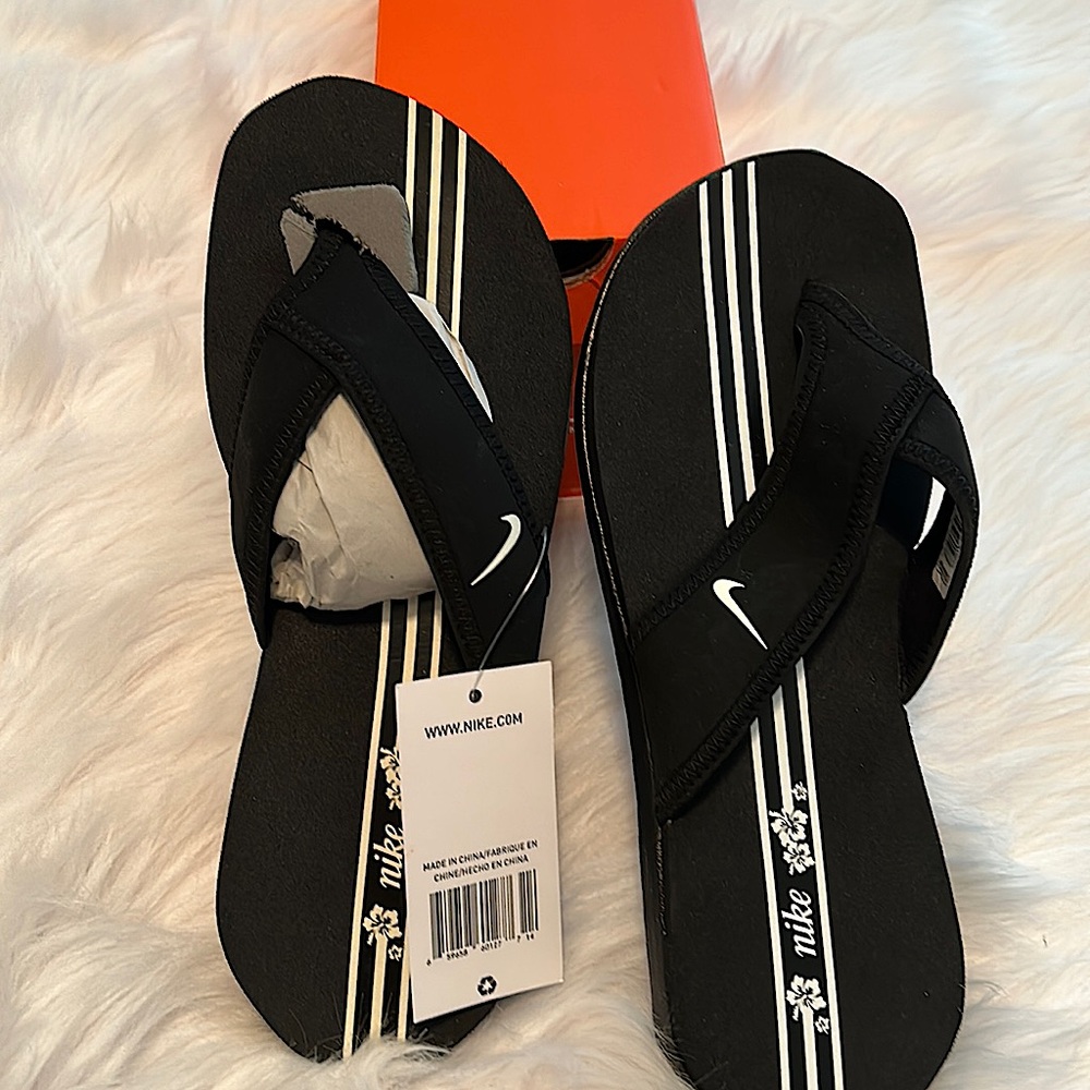 Nike Celso flip flops size 10 black with white accents